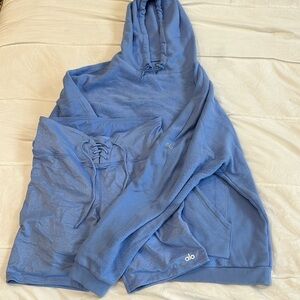 Women’s Alo complete set size Large blue sweatshirt and shorts periwinkle